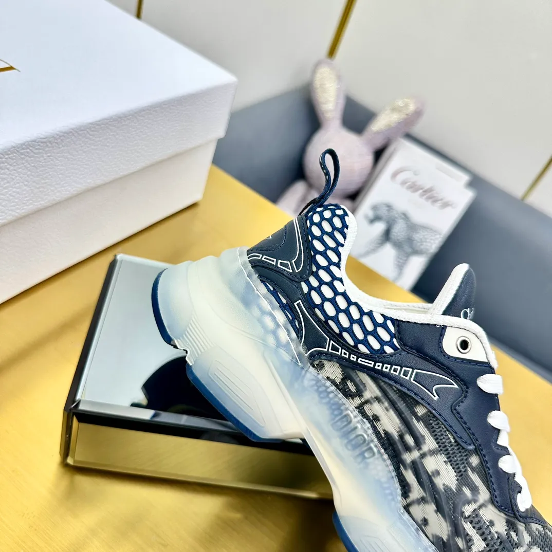 👟👟Ex-factory price 700👟👟 Top version 🌟🌟Dior 2024 spring and summer catwalk new style Vibe iconic fashion modern sports dad shoes CD letter logo Oblique printed pattern lace-up color-blocking thick-soled running shoes Stars' same jelly color casual women's shoes The top high-end version on the market Material: The upper is made of special technology with mesh fabric spliced with metal cowhide + environmentally friendly breathable fabric lining + original molded Tpu combination outsole. Bottom thickness: 4CM Size: 35-40 standard code (34.41 customization is not returnable)